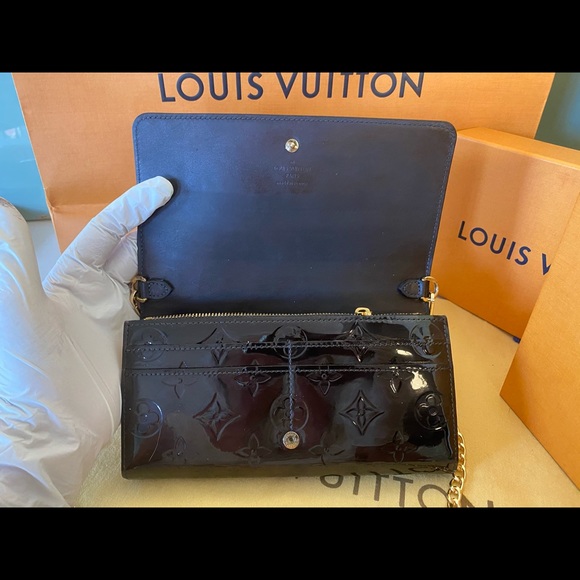 Louis Vuitton Handbags - Authentic Louis Vuitton Sarah Chain Wallet Shoulderbag